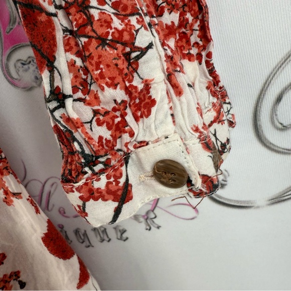 Northern Reflections button up collared flowers Red and White Floral Blouse - Picture 6 of 13